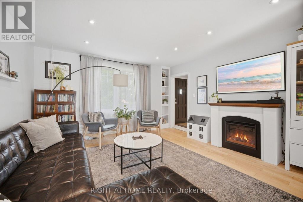 18 Vanbrugh Avenue, Toronto (birchcliffe-Cliffside)