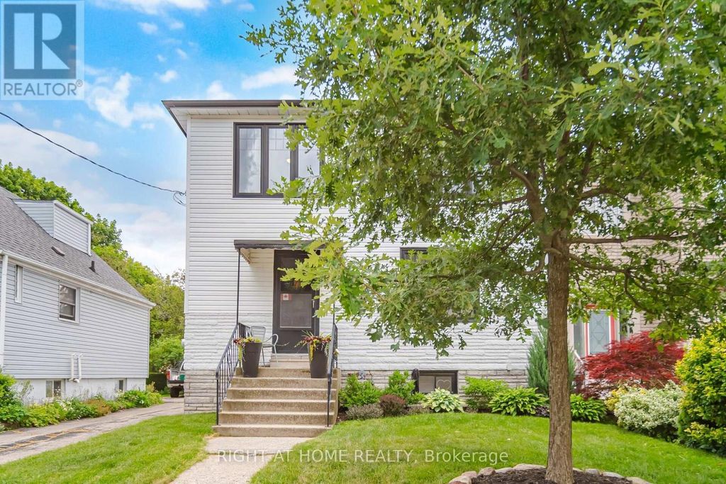 18 Vanbrugh Avenue, Toronto (birchcliffe-Cliffside)