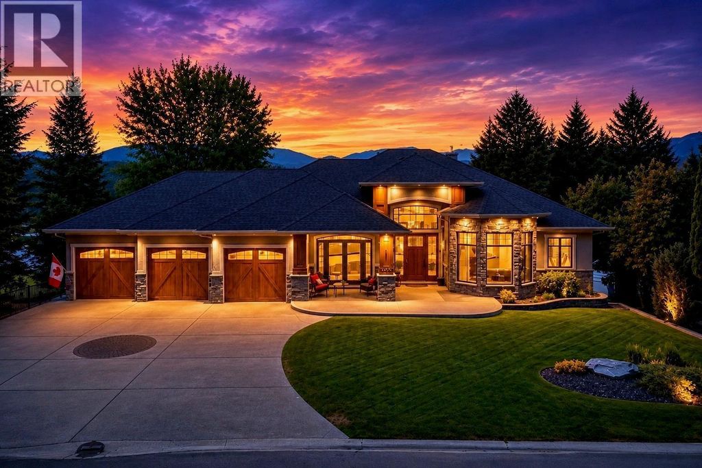 7495 Sun Valley Place, Radium Hot Springs