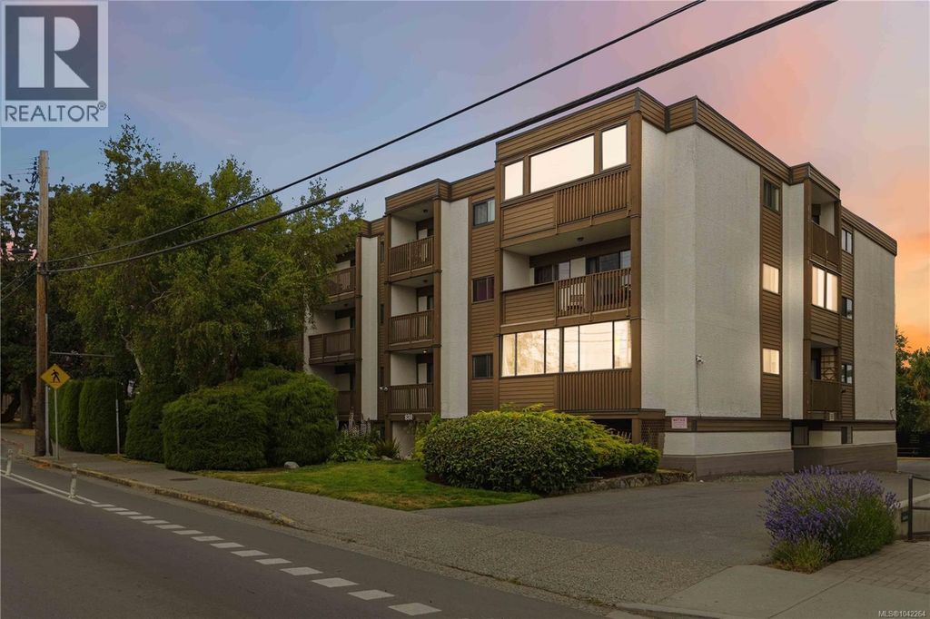 304 830 Esquimalt Rd, Esquimalt