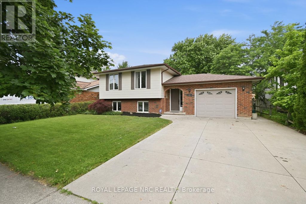12 Harvest Oak Drive, St. Catharines (grapeview)