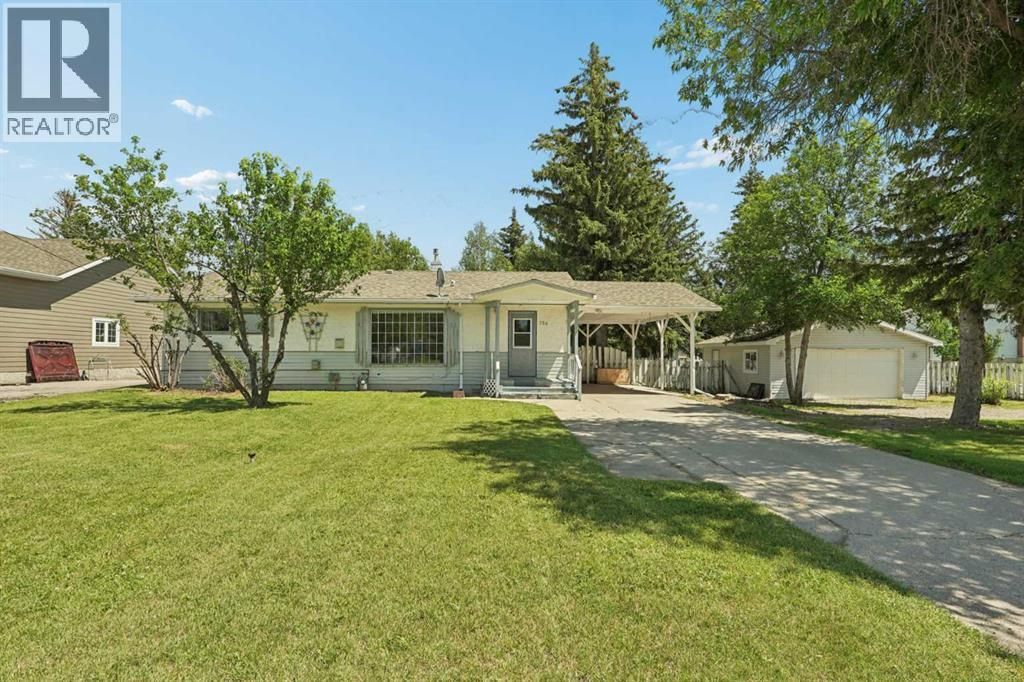 736 2 Street W, Cardston