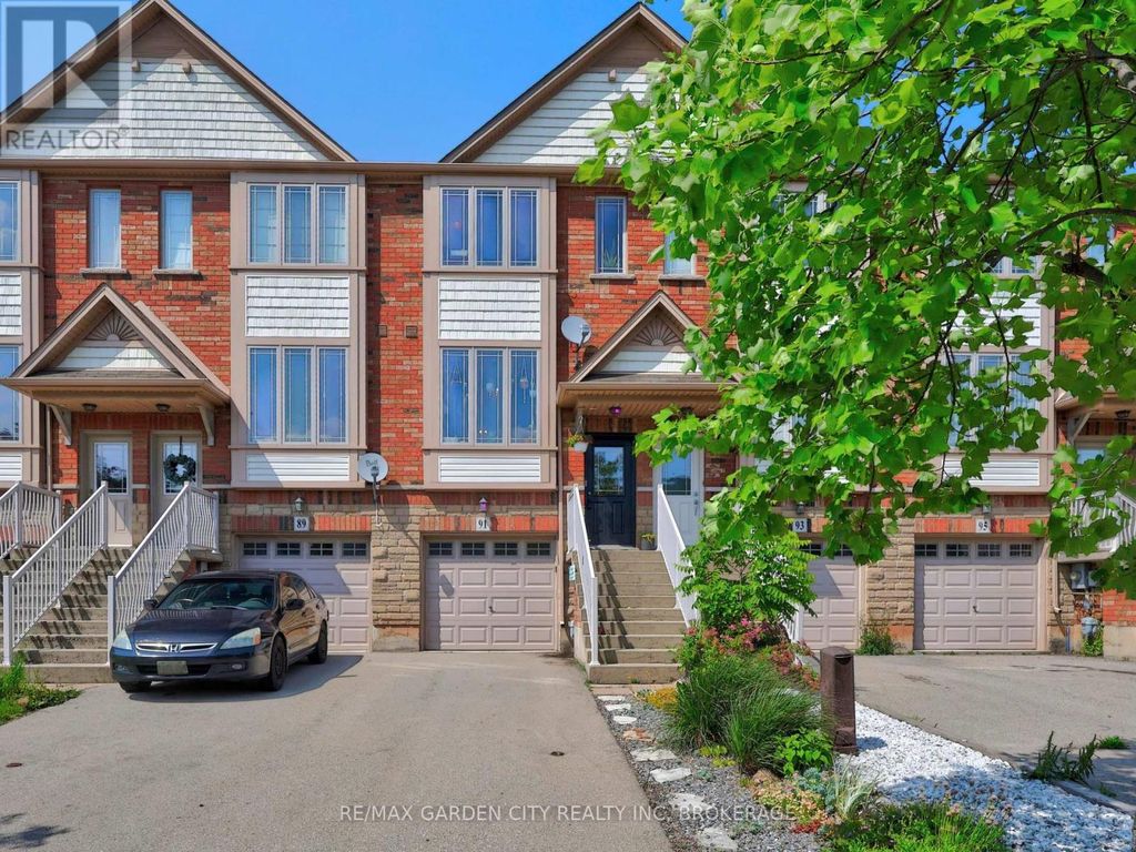 91 Willow Lane, Grimsby (grimsby West)