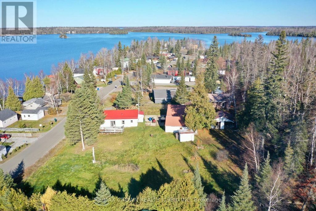 Moonbeam - 42 Lefebvre Peninsula Road, Kapuskasing