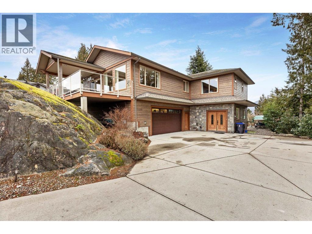 5781 Genni's Way, Sechelt