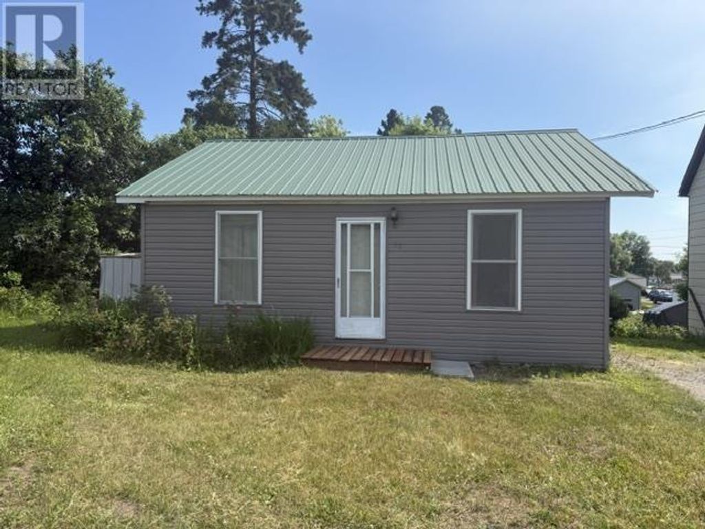 21 Park St, Thessalon