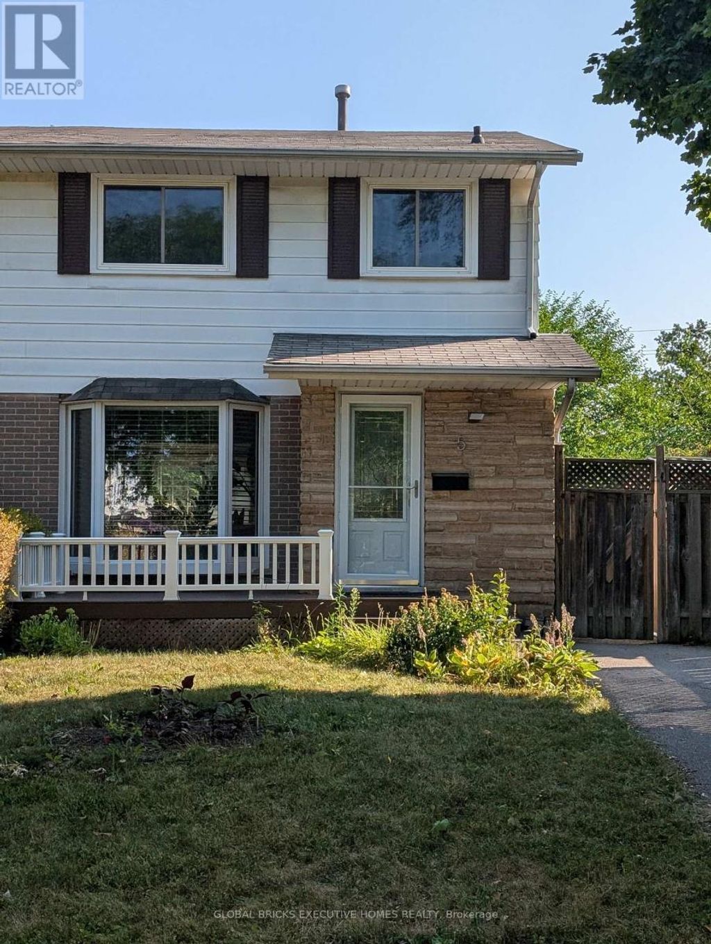 Room#4 - 5 Onslow Court, Oakville (cp College Park)