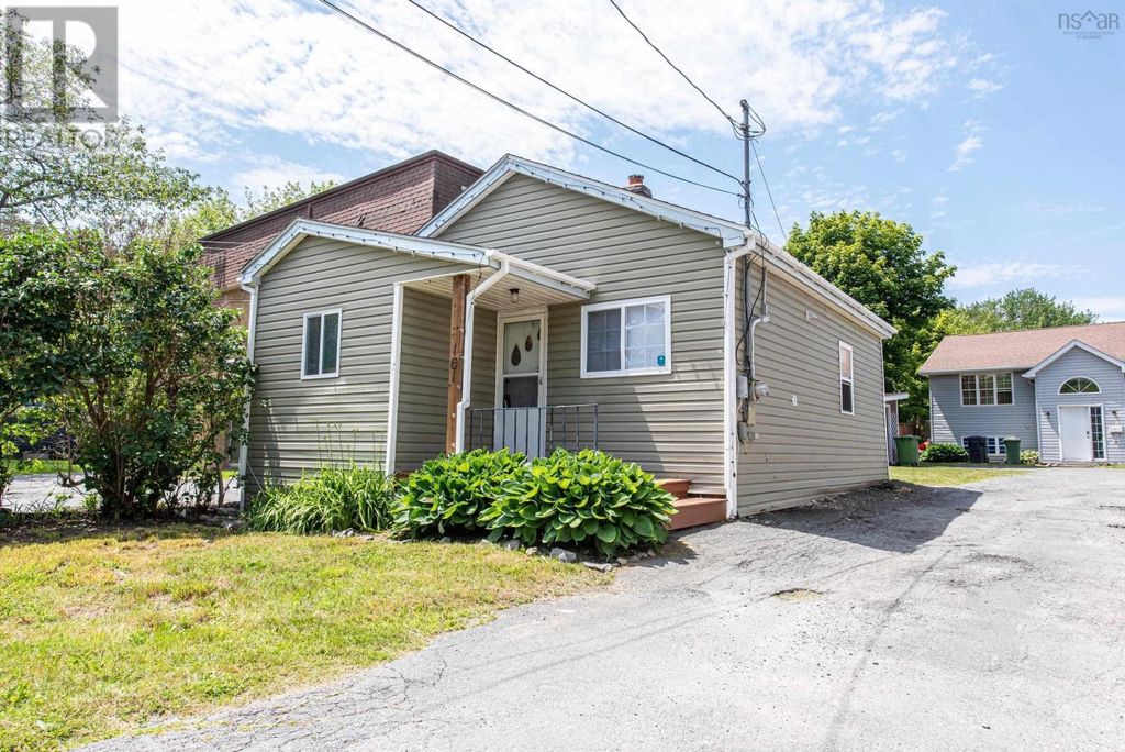 161 Albro Lake Road, Dartmouth