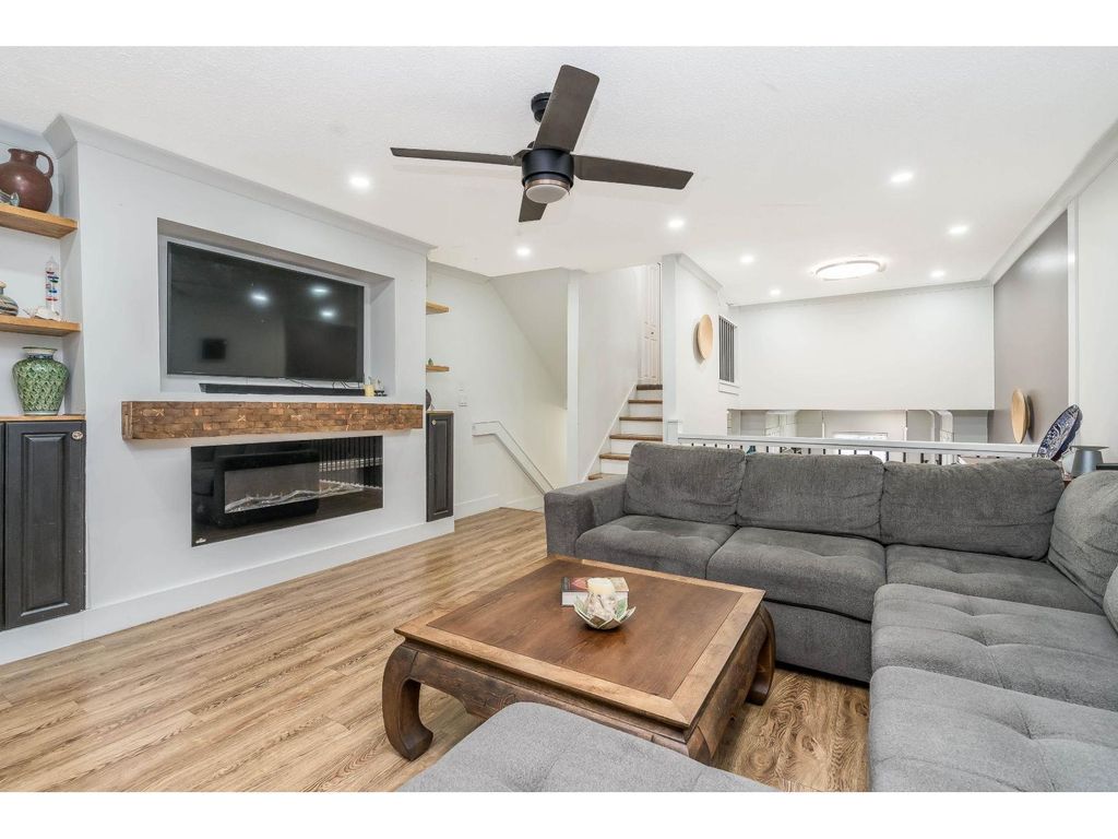 17 33293 E Bourquin Crescent, Abbotsford