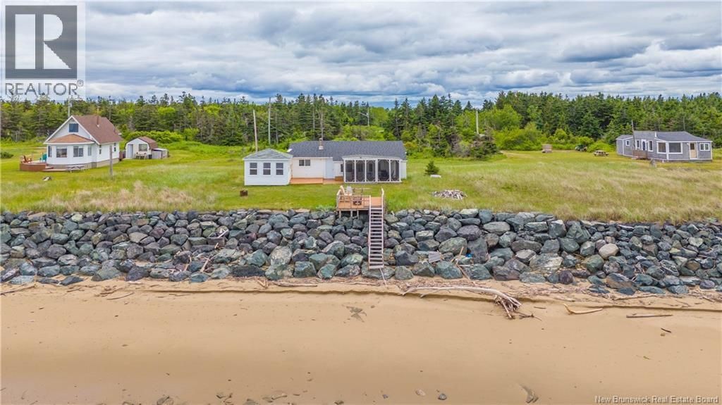 145 Des Chalets Road, Maisonnette
