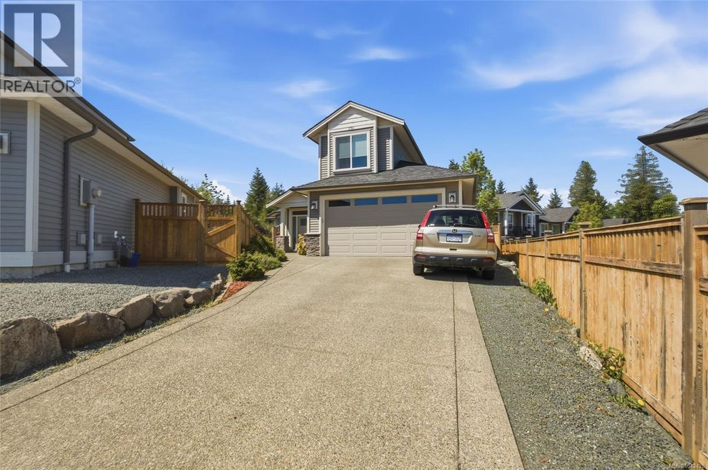 751 James Pl, Ladysmith