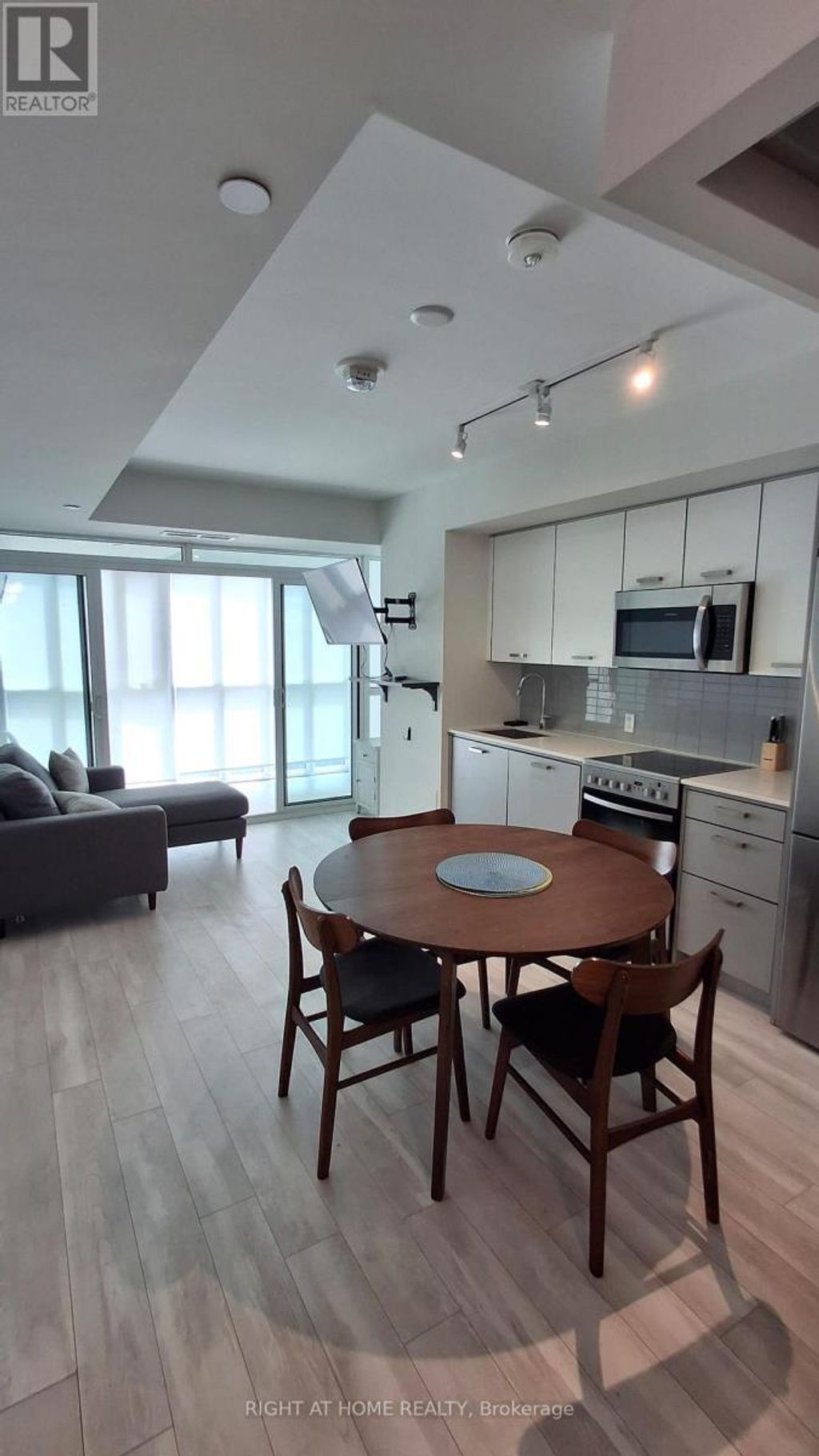 211 - 1630 Queen Street E, Toronto (the Beaches)