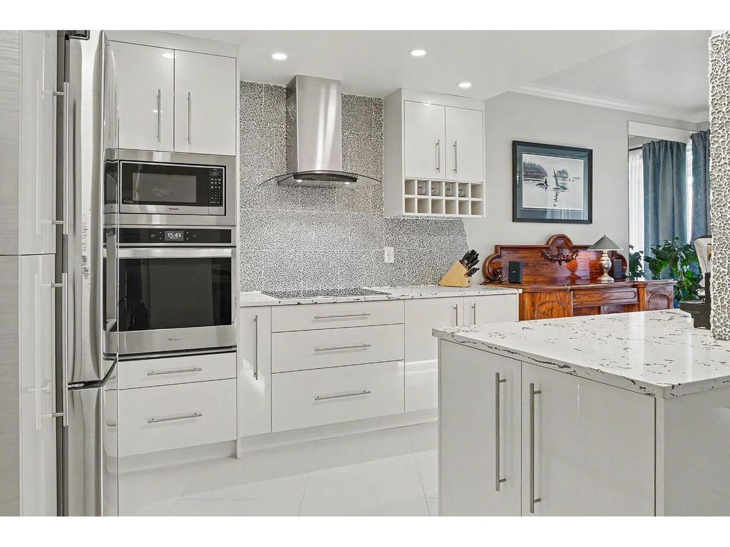 208 1765 Martin Drive, Surrey