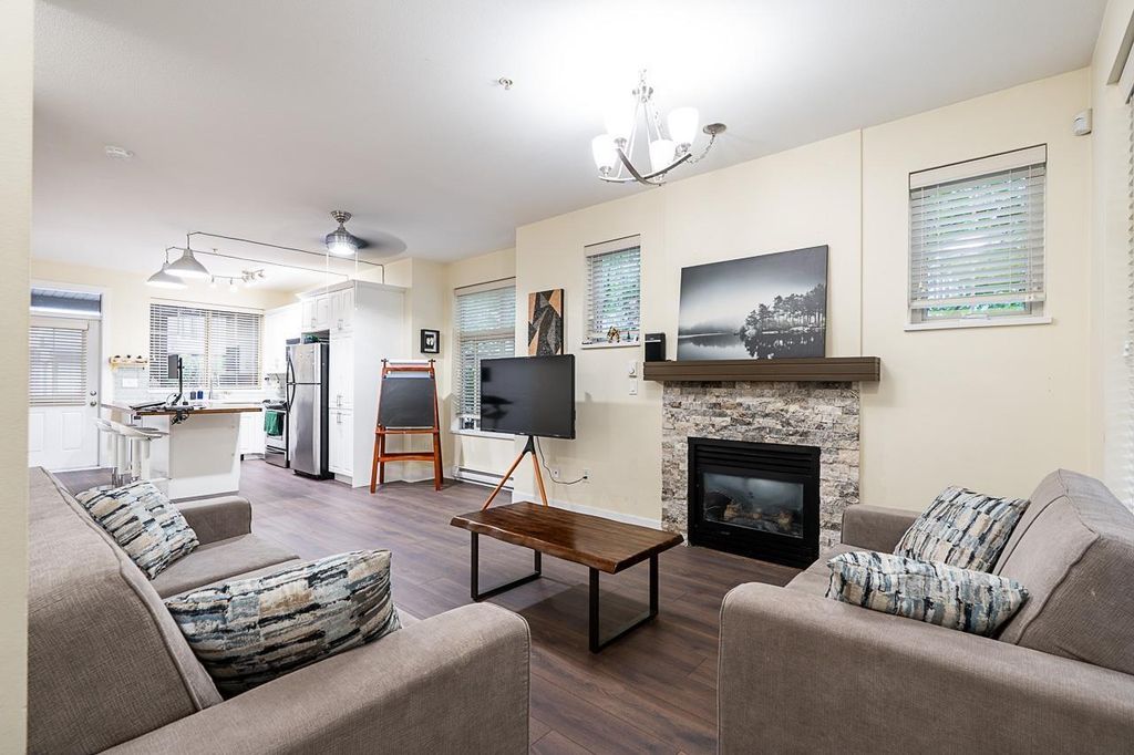 27 19478 65 Avenue, Surrey