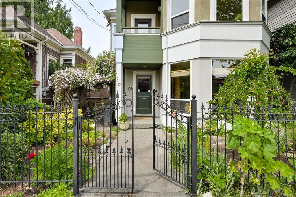 80 San Jose Ave, Victoria