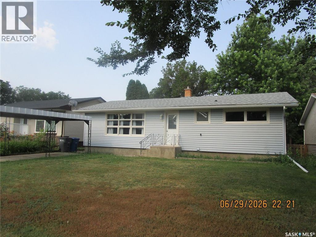 710 3rd Street E, Assiniboia