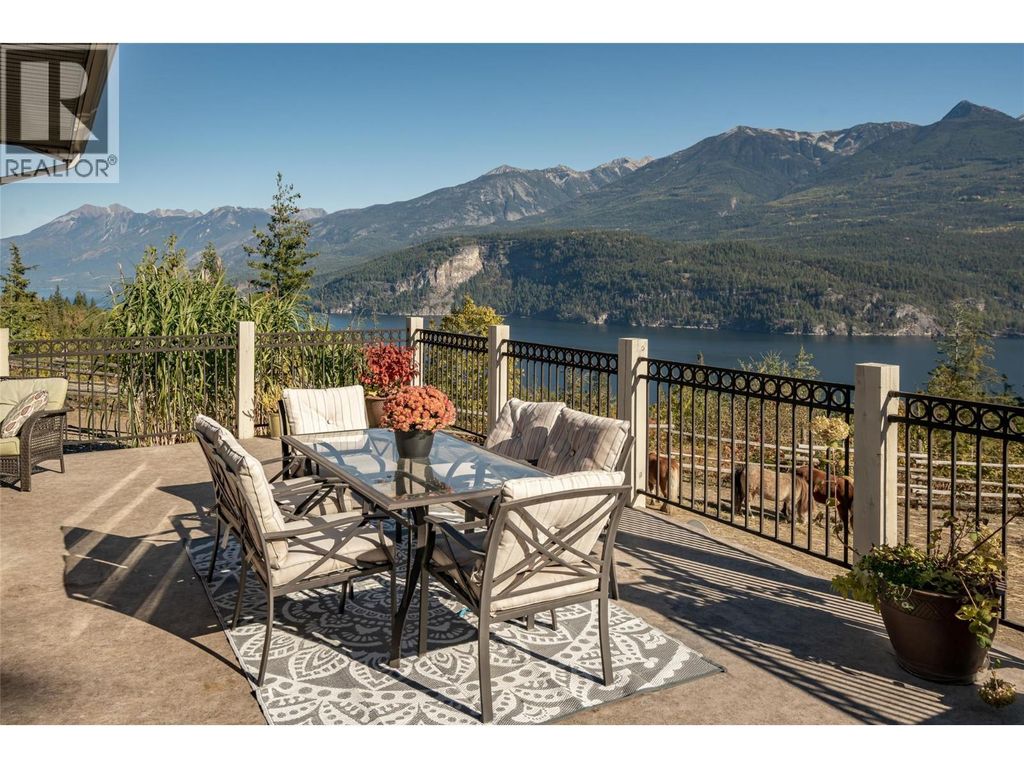 8840 Olson Road, Kaslo