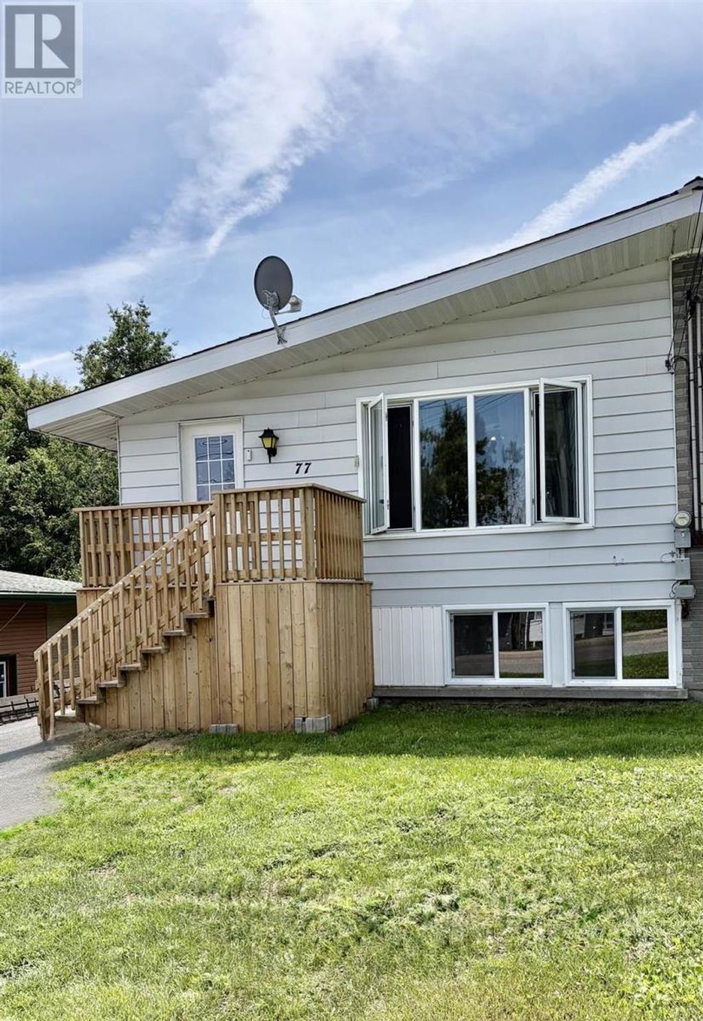 77 Hillside Dr S, Elliot Lake