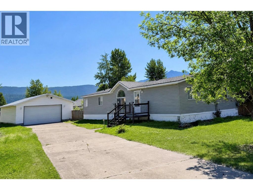 33 Dawson Crescent, Elkford