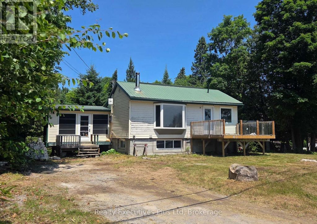 2011 North Shore Road, Algonquin Highlands (stanhope)