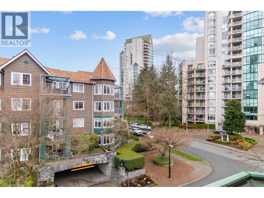 401e 3081 Glen Drive, Coquitlam
