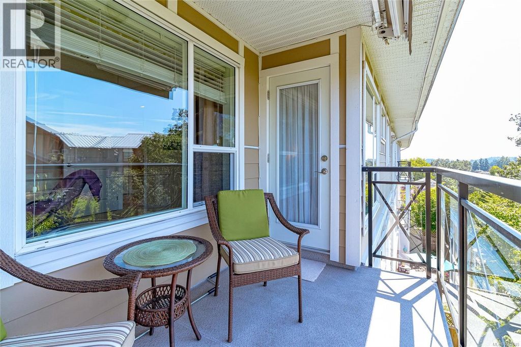 304 4536 Viewmont Ave, Saanich