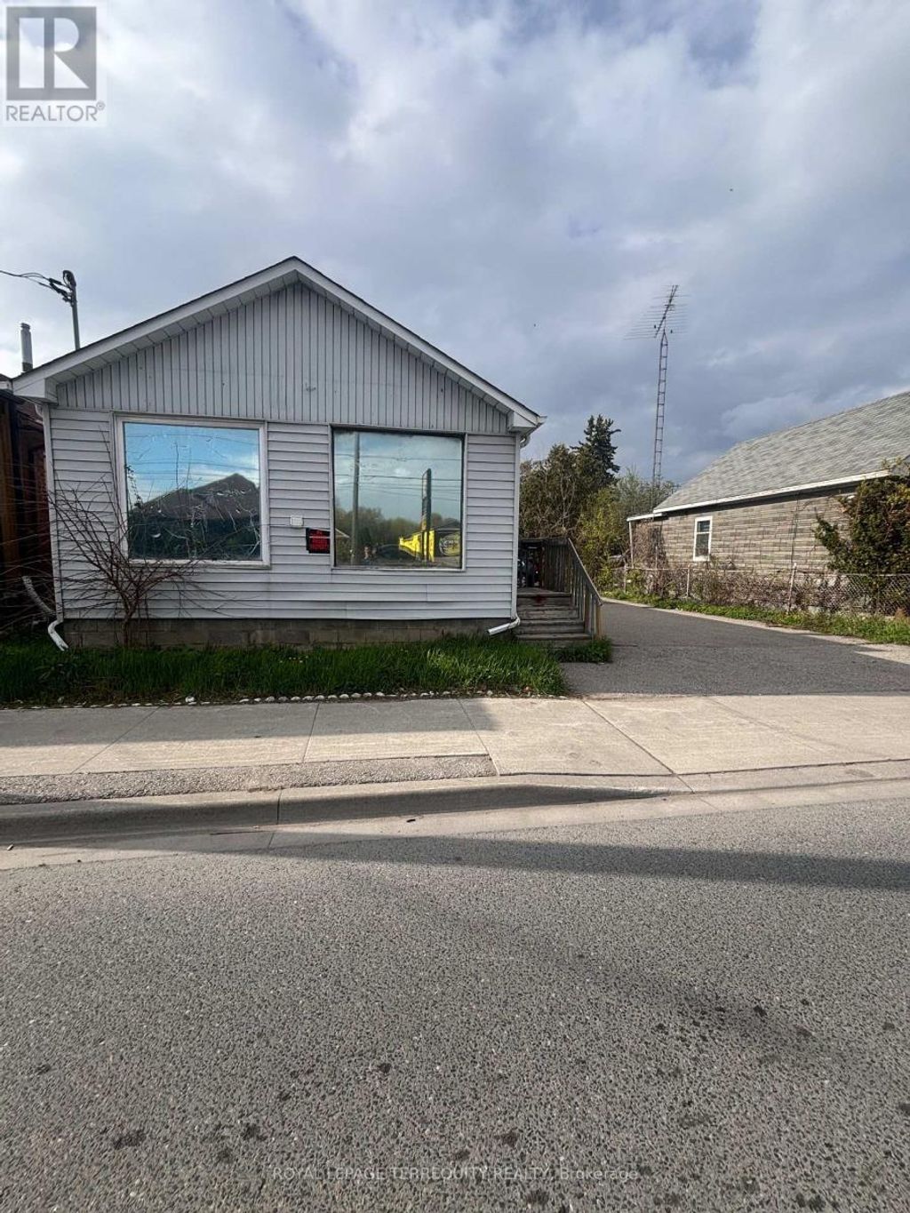 252 Bloor Street E, Oshawa (lakeview)