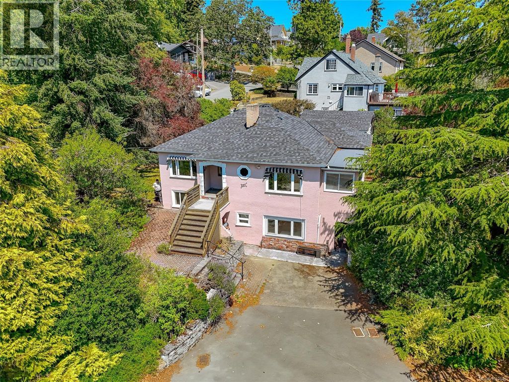 430 Gorge Rd W, Saanich