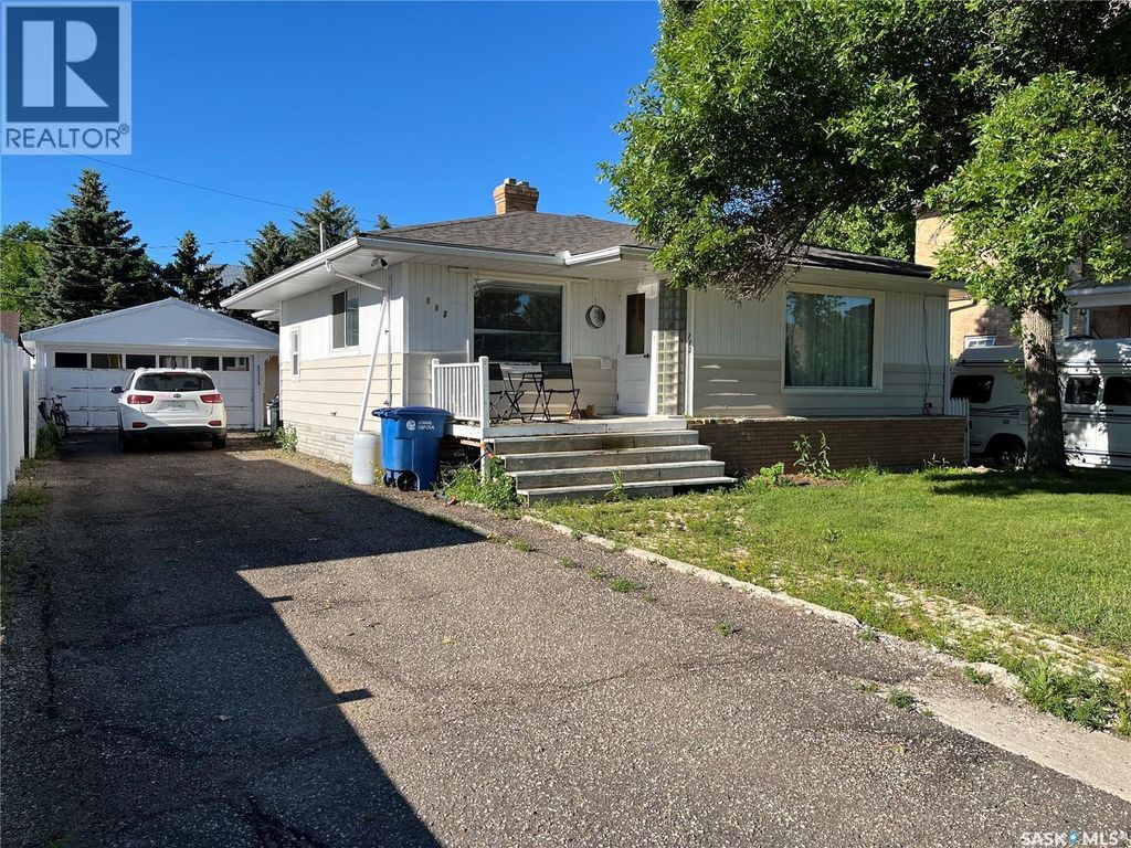 112 2nd Avenue W, Gravelbourg