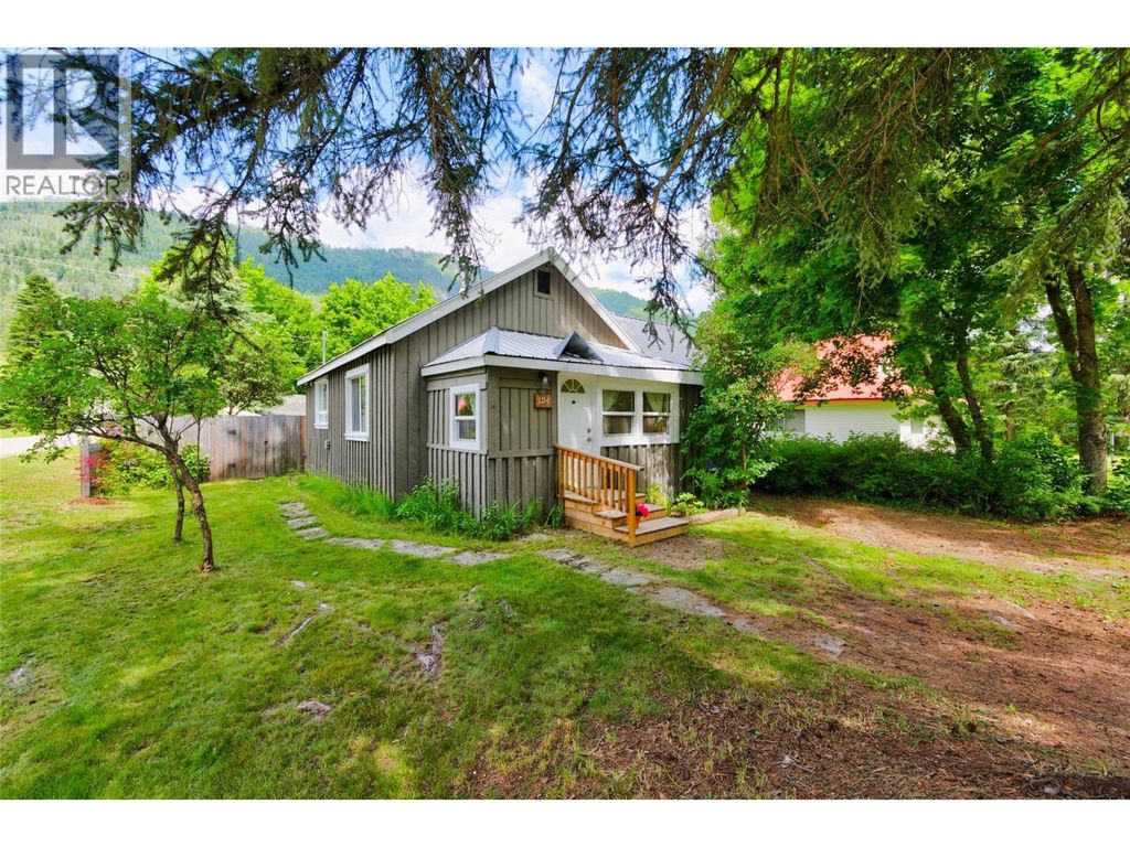 124 Sayward Avenue, Salmo