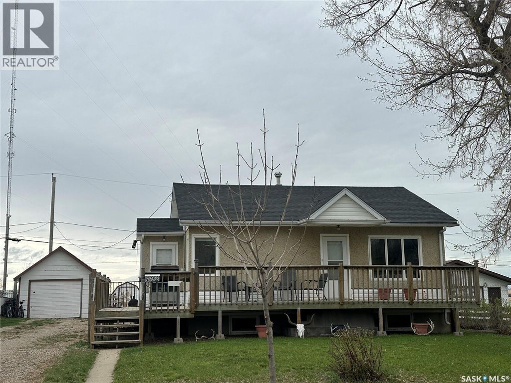 102 9th Avenue Se, Weyburn