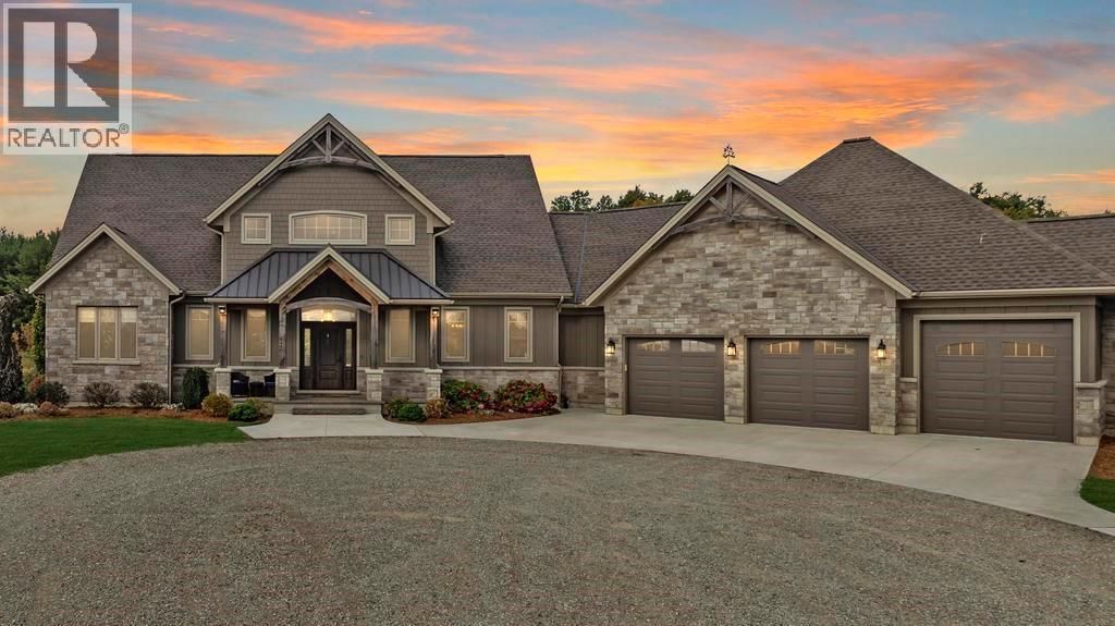 4640 Lakeshore Road, Plympton-Wyoming