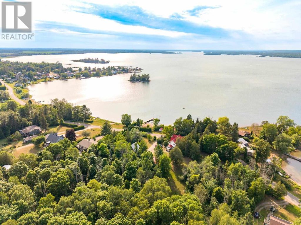 1805 Shore Rd, Richard's Landing