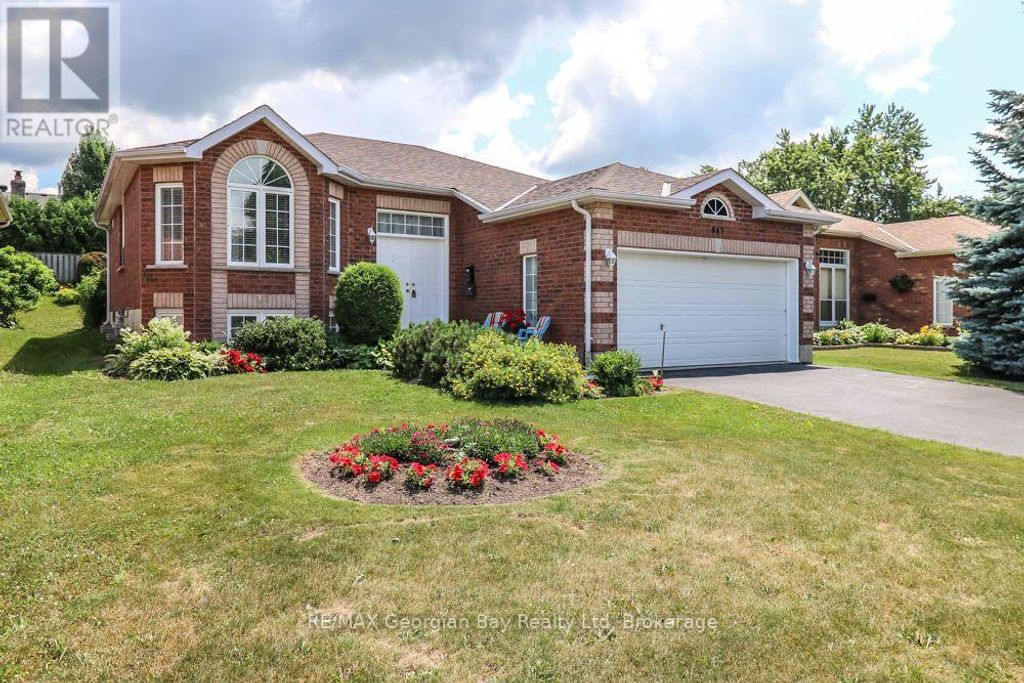 947 Montreal Street, Midland