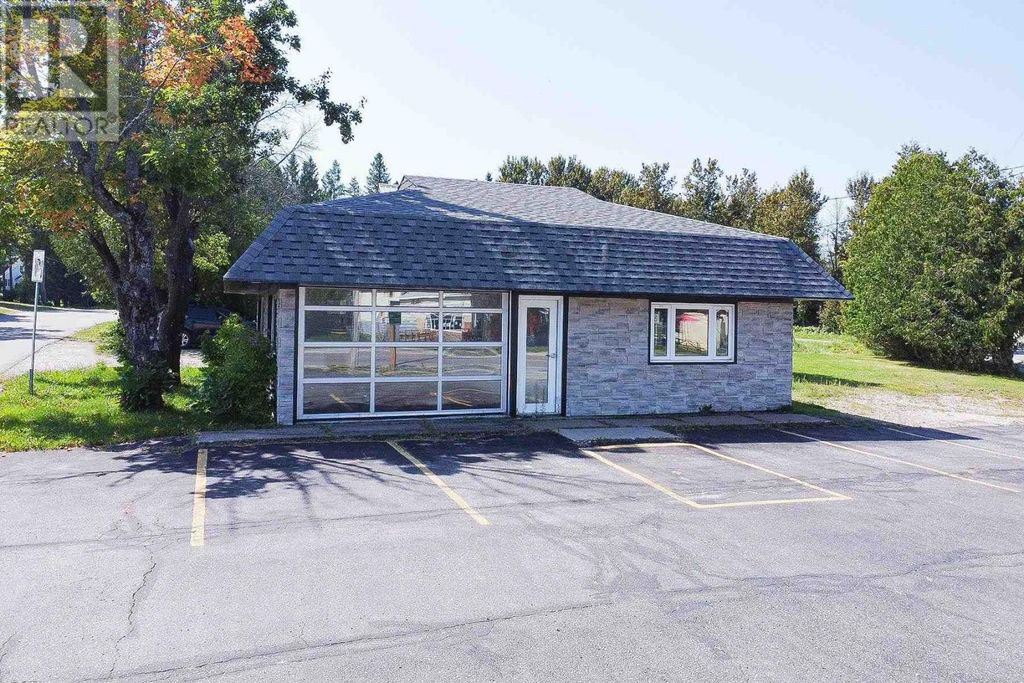 1202 Gore St, Sault Ste. Marie