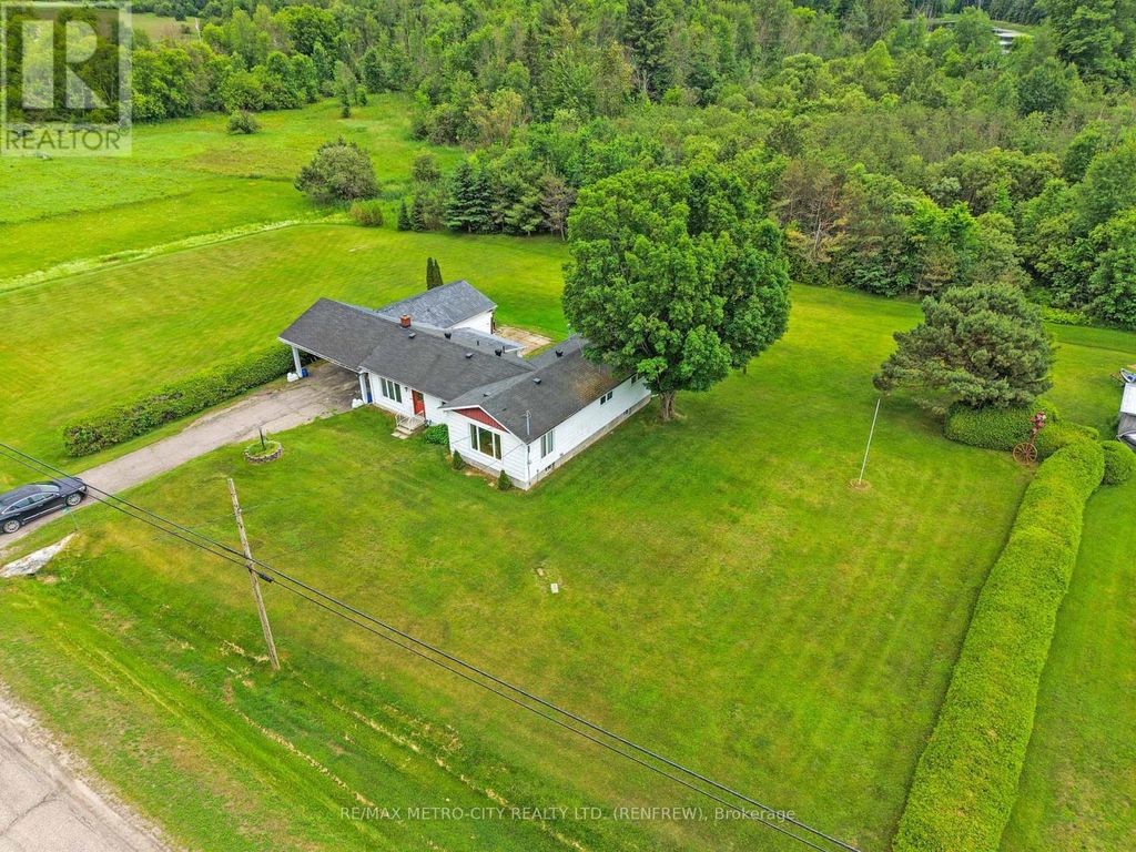 1247 Haley Road, Whitewater Region