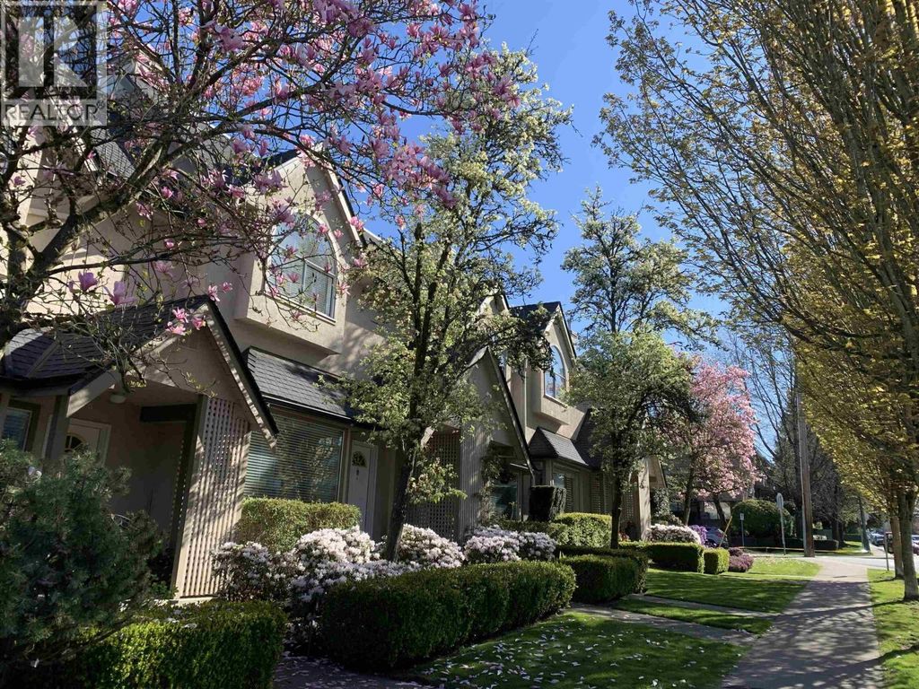 4 1701 Chesterfield Avenue, North Vancouver