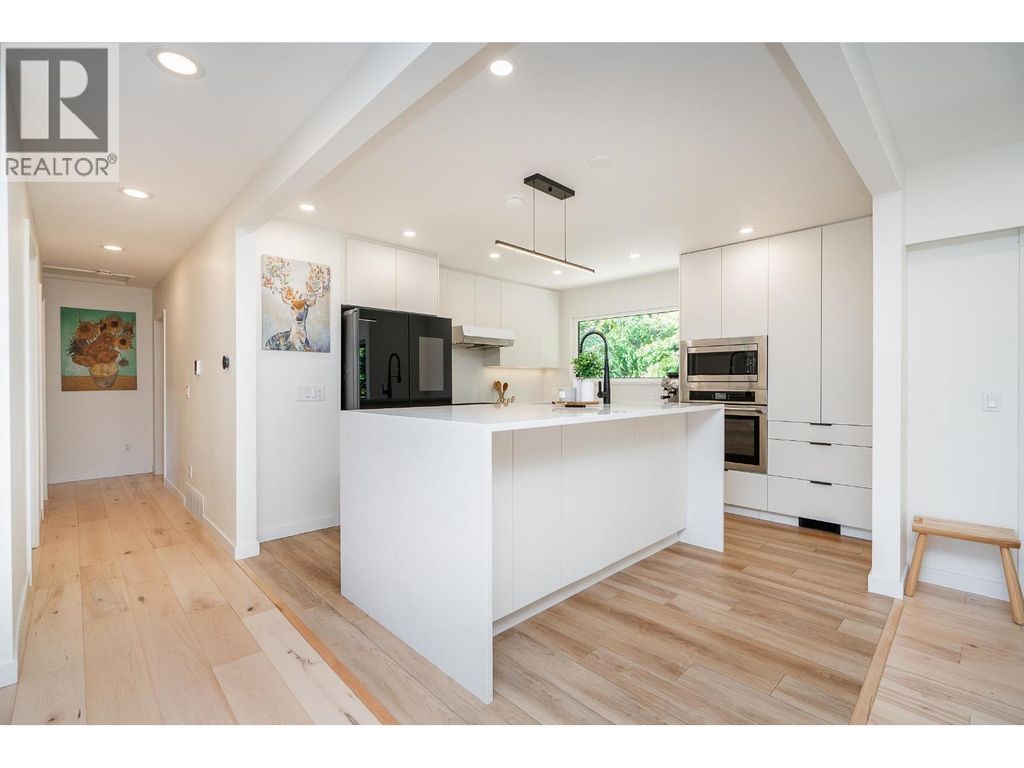 137 College Park Way, Port Moody