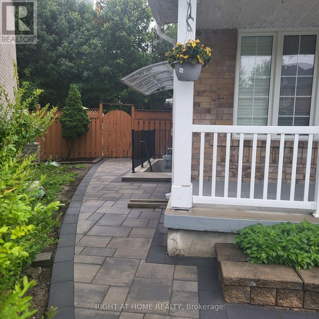 Bsmt - 75 Grackle Trail S, Toronto (rouge)
