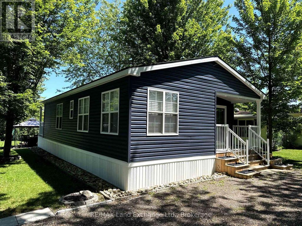 A51 - 13 Southline Avenue, Huron-Kinloss