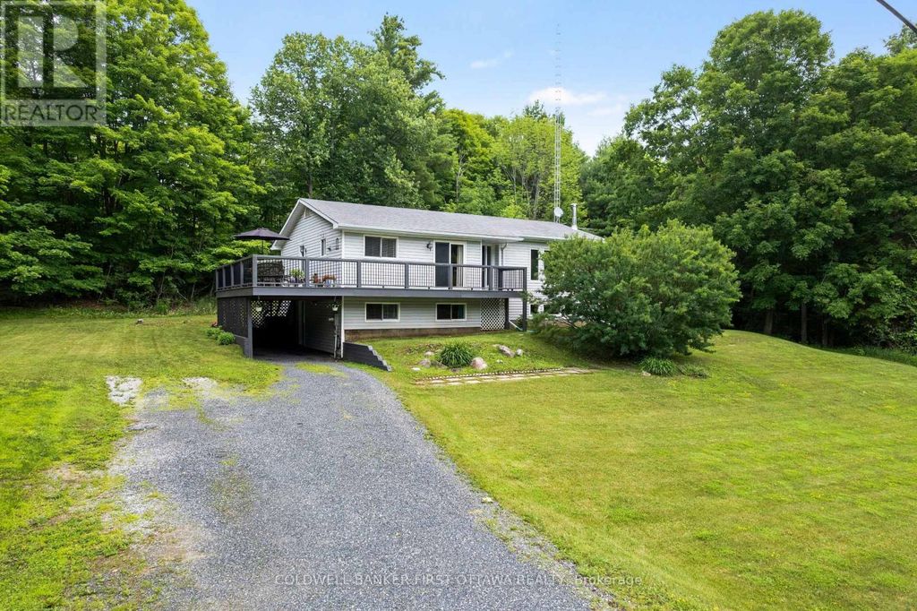 3800 Wolf Grove Road, Lanark Highlands