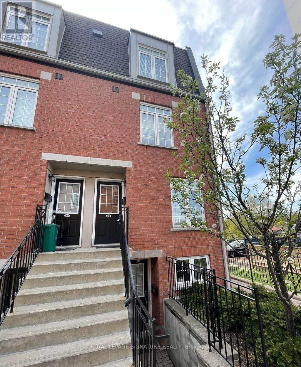 218 - 870 Jane Street, Toronto (rockcliffe-Smythe)