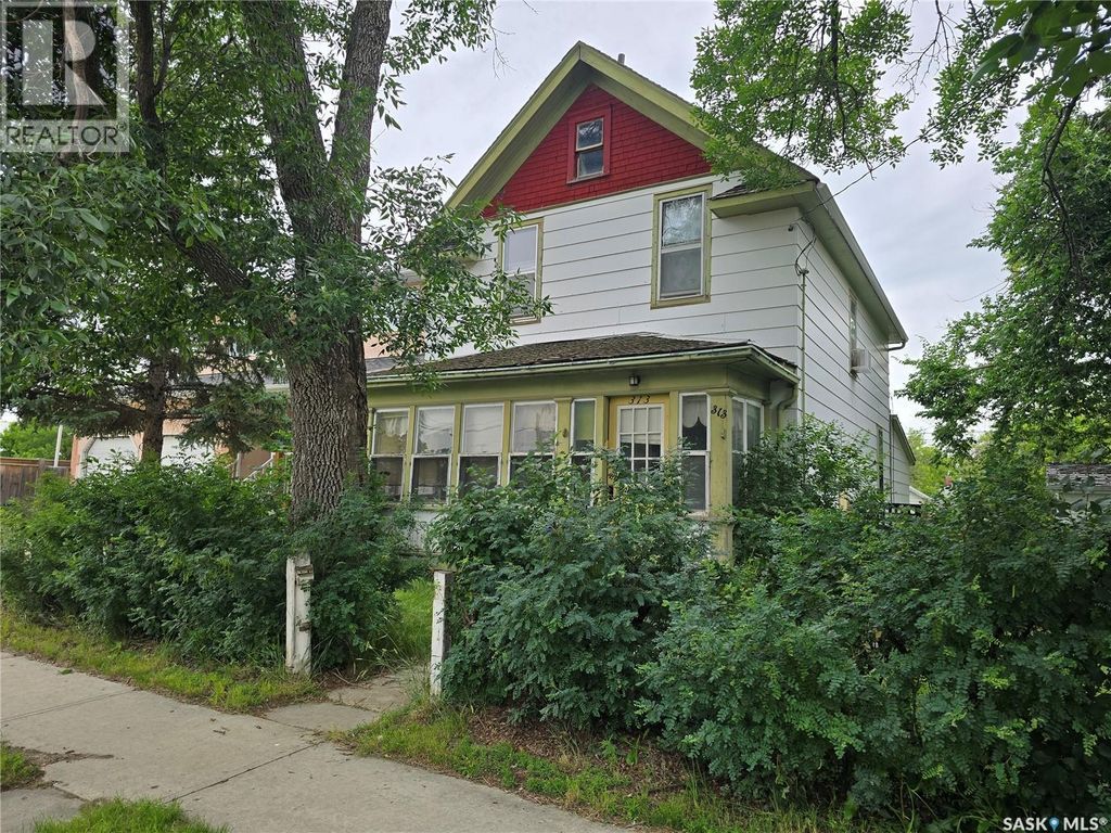 313 3rd Avenue S, Weyburn