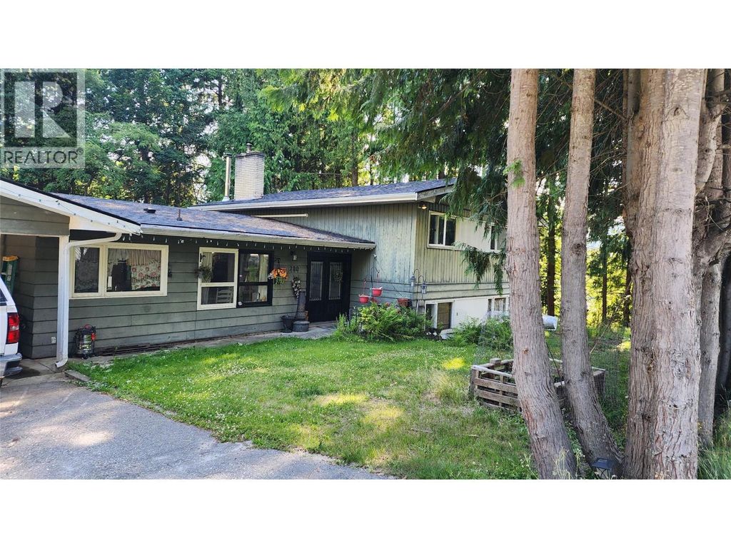 200 5th Nw Street, Nakusp