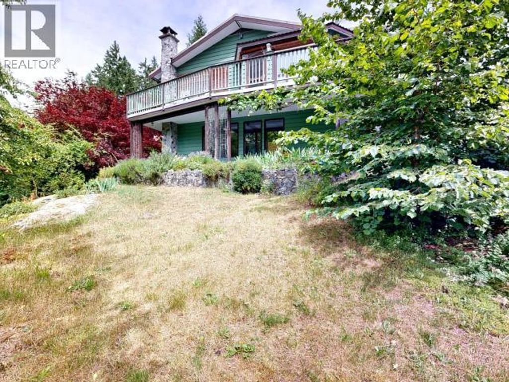 9573 Larson Road, Powell River