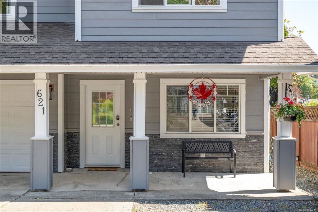 621 Oakwood Rd, Ladysmith