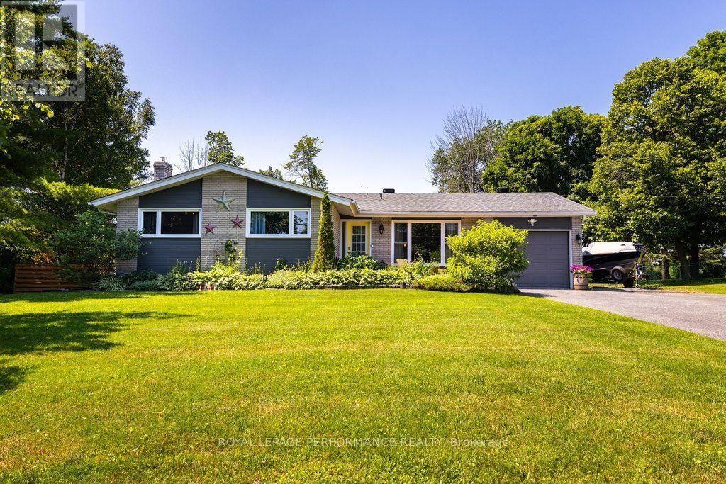 81 Front Road, Champlain
