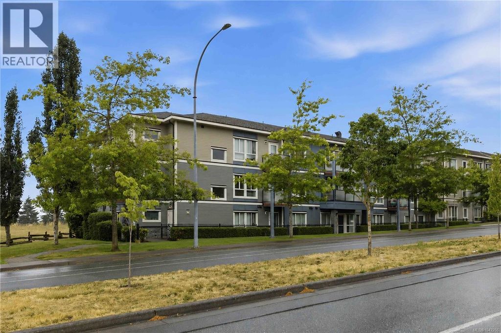 203 4050 Douglas St, Saanich