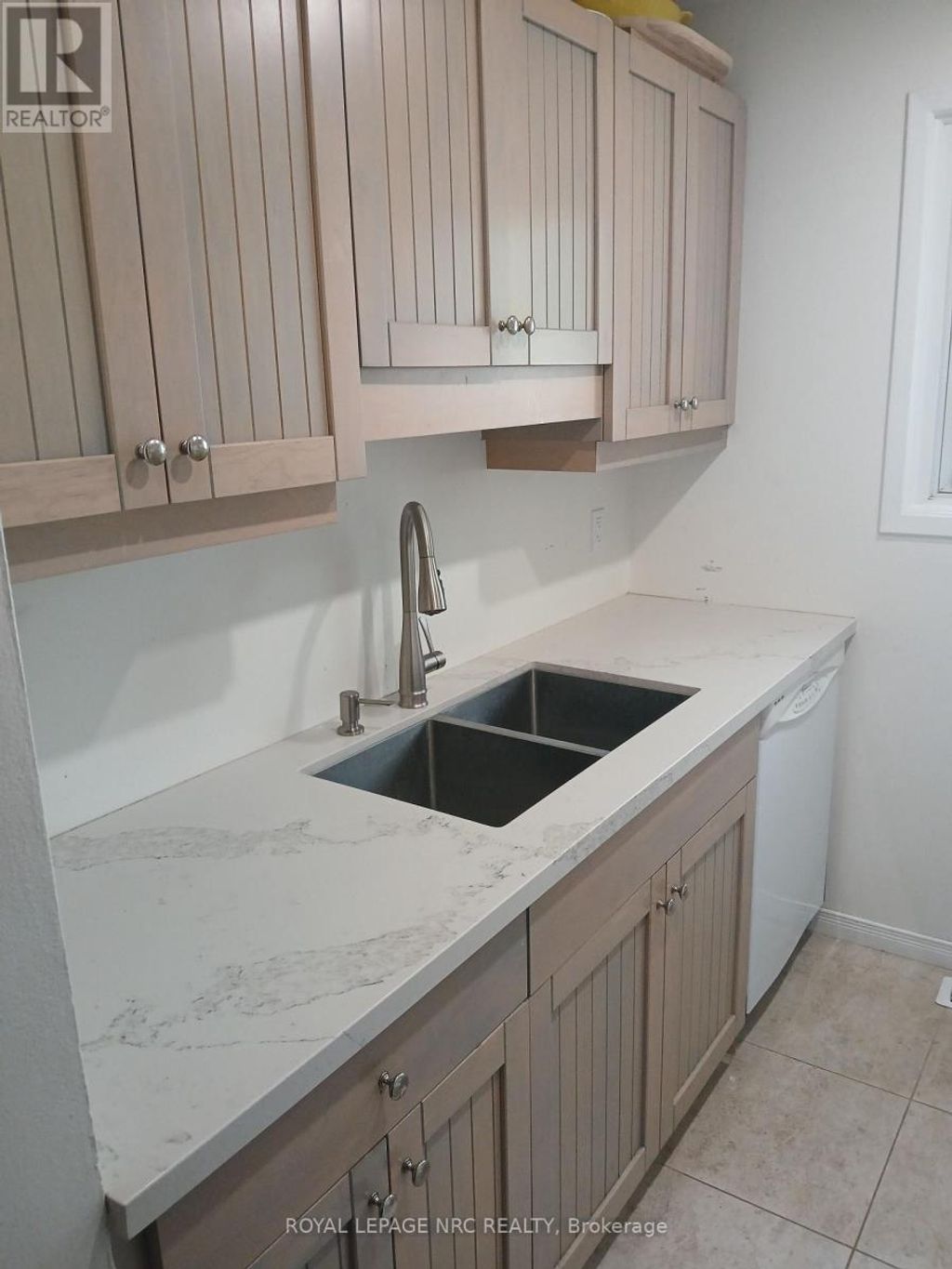 31 - 302 Vine Street, St. Catharines (carlton/bunting)