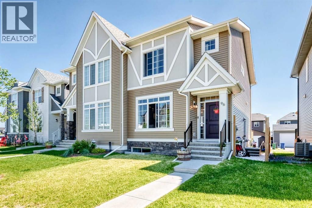 96 Wolf Gate, Okotoks